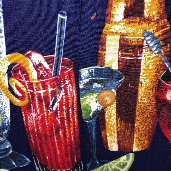 Men’s Paradise Found Vintage Vacation Tropical Mixed Drink Graphic Button Down - Picture 4 of 9